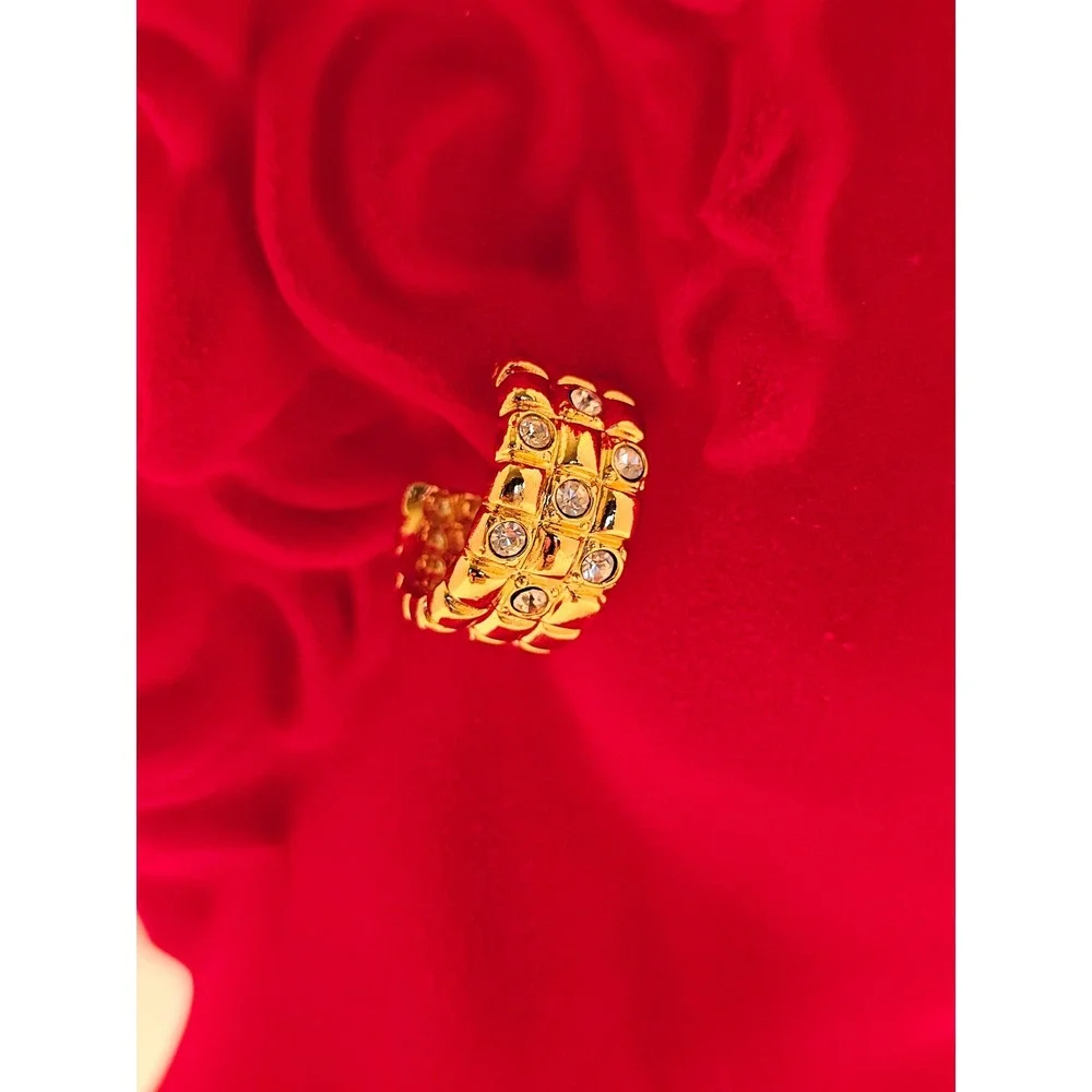 Vintage Gold Tone Quilted Rhinestone Huggie Hoop Earrings Chunky C-Hoops 80s 90s